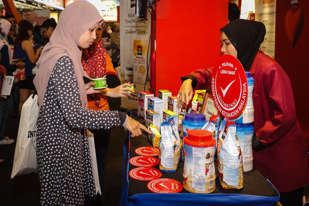 4. Visitors powering up their day with Quaker during a roadshow recently_lr