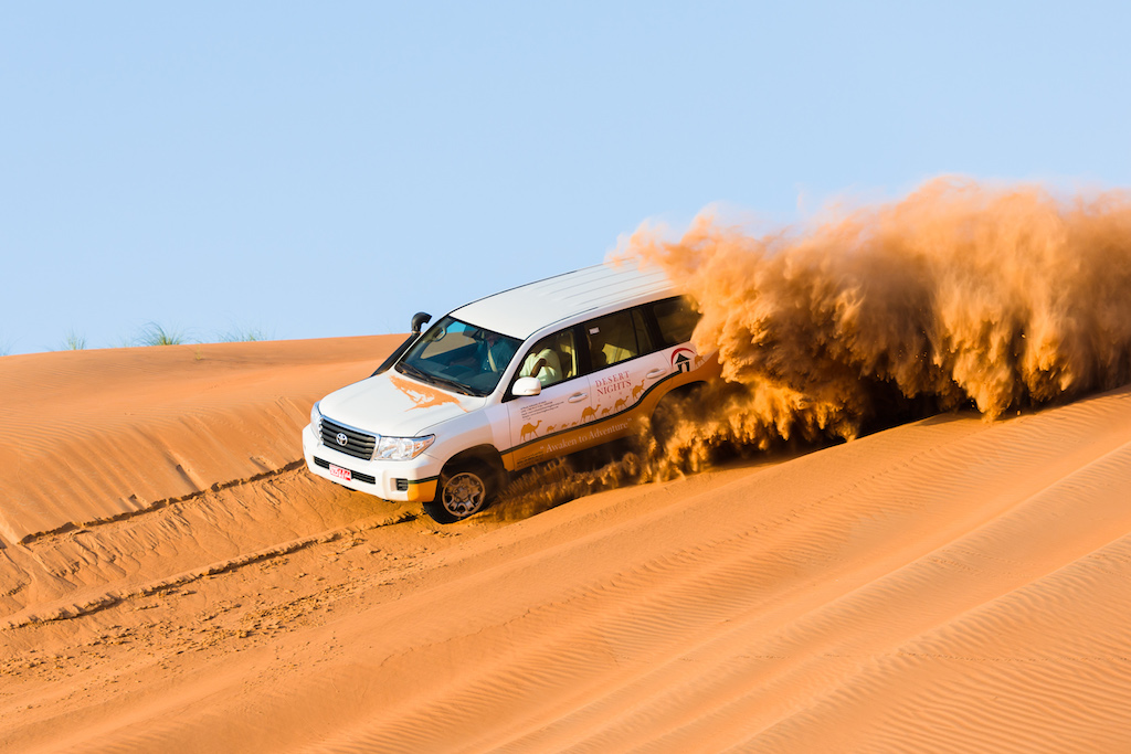 Want to seek excitement in the desert? The ride on the drifting four-wheel drive is definitely not to be missed