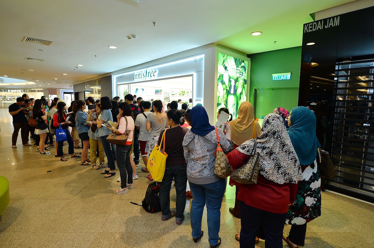 inni-fans lined up early in the morning to be part of the first 100 customers to grab their early bird special.