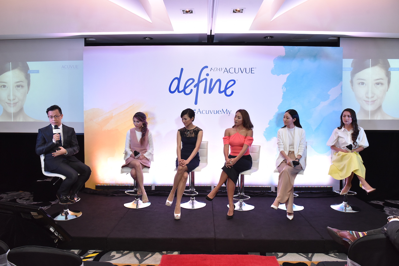 (from left) Acuvue GM and brand advocates - Alicia Tan, Xiao Yu, Vanessa, Jojo Goh and Siti Saleha sharing their experiences with the new 1-Day Acuvue Define contact lenses