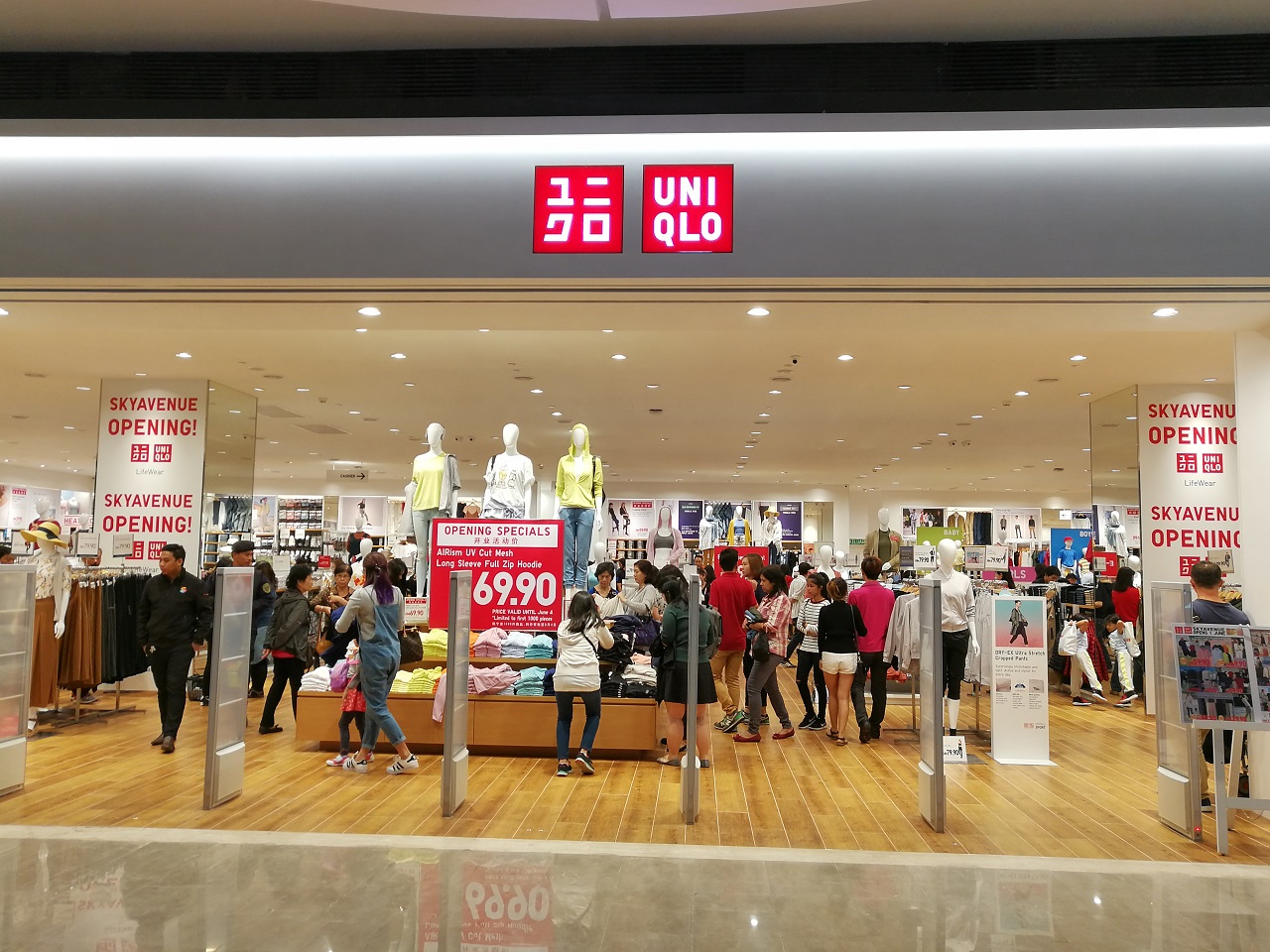 Malaysias First Uniqlo Megastore in Bandar Sri Damansara   EverydayOnSalescom News