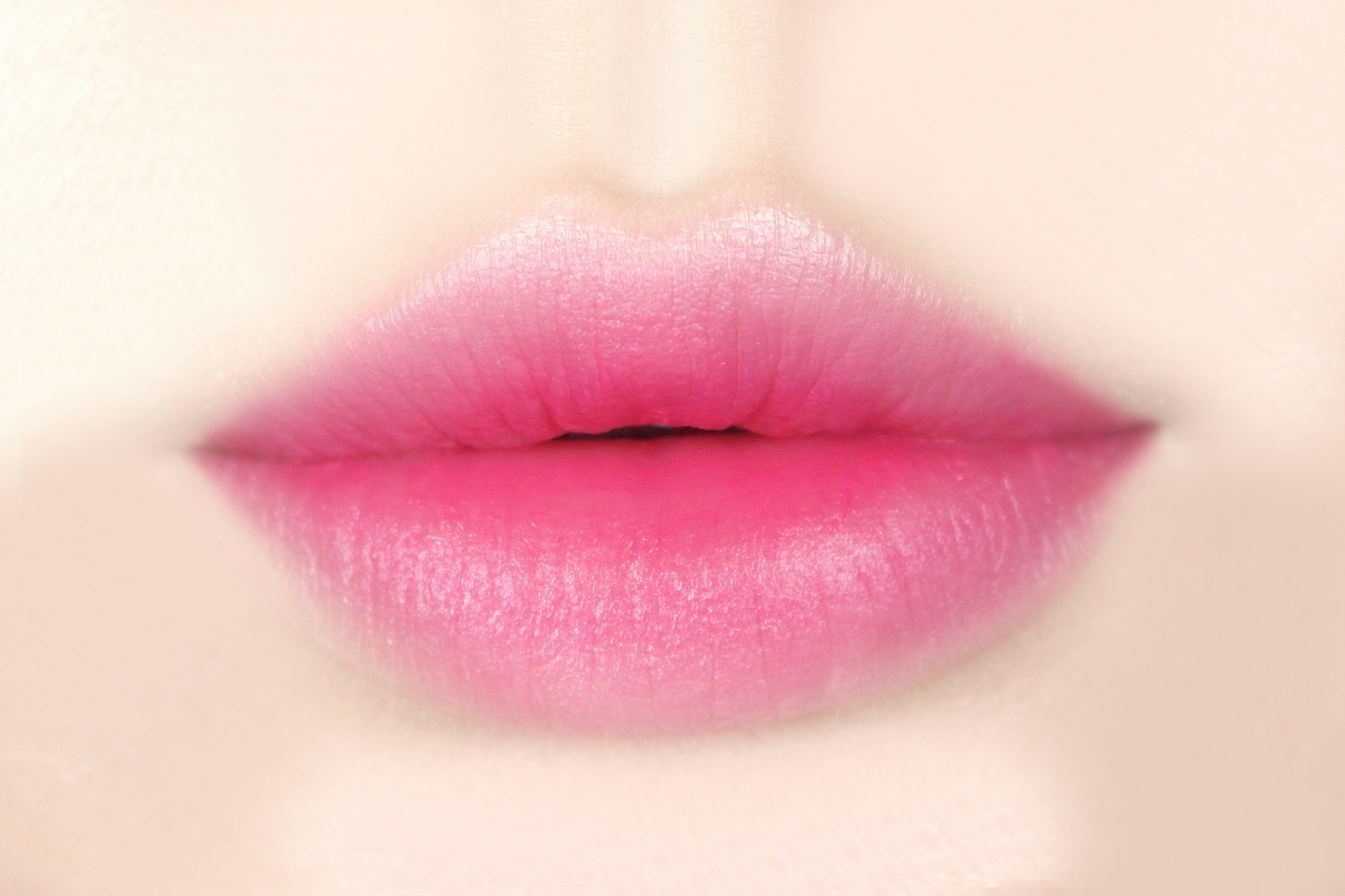 Pink basah. Корейский макияж губ градиент. Женские губы. Женские губы без помады. Блеск для губ.