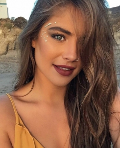 6 Easy Festival Makeup Looks To Rock At Good Vibes Festival 2017, Glitter highlight-Pamper.my