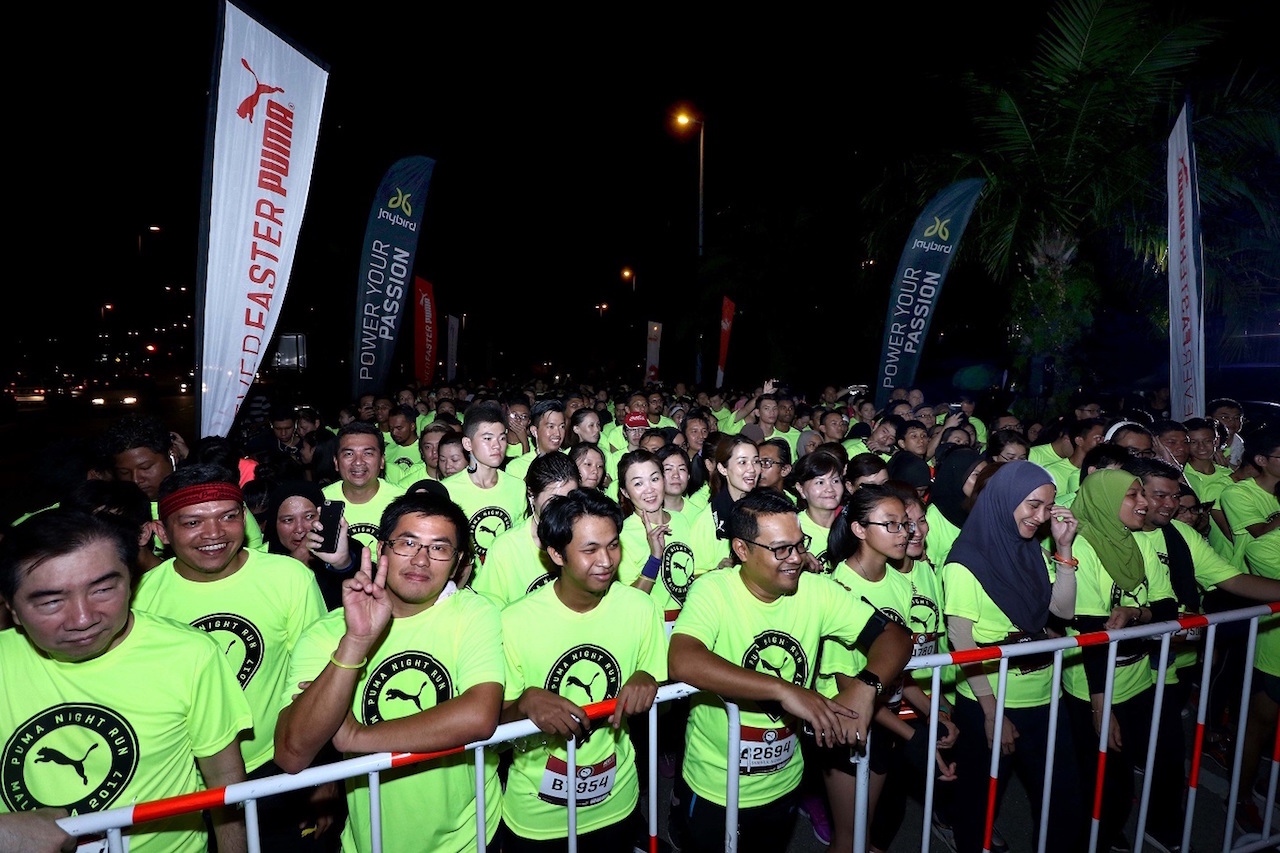 6KM runners awaiting the flag off.