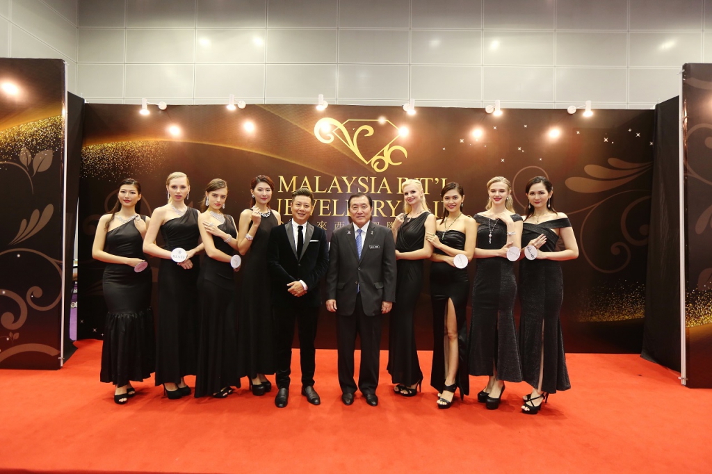 Dazzling Fine Jewelries Shined Through Malaysia International Jewellery Fair 2017-Pamper.my