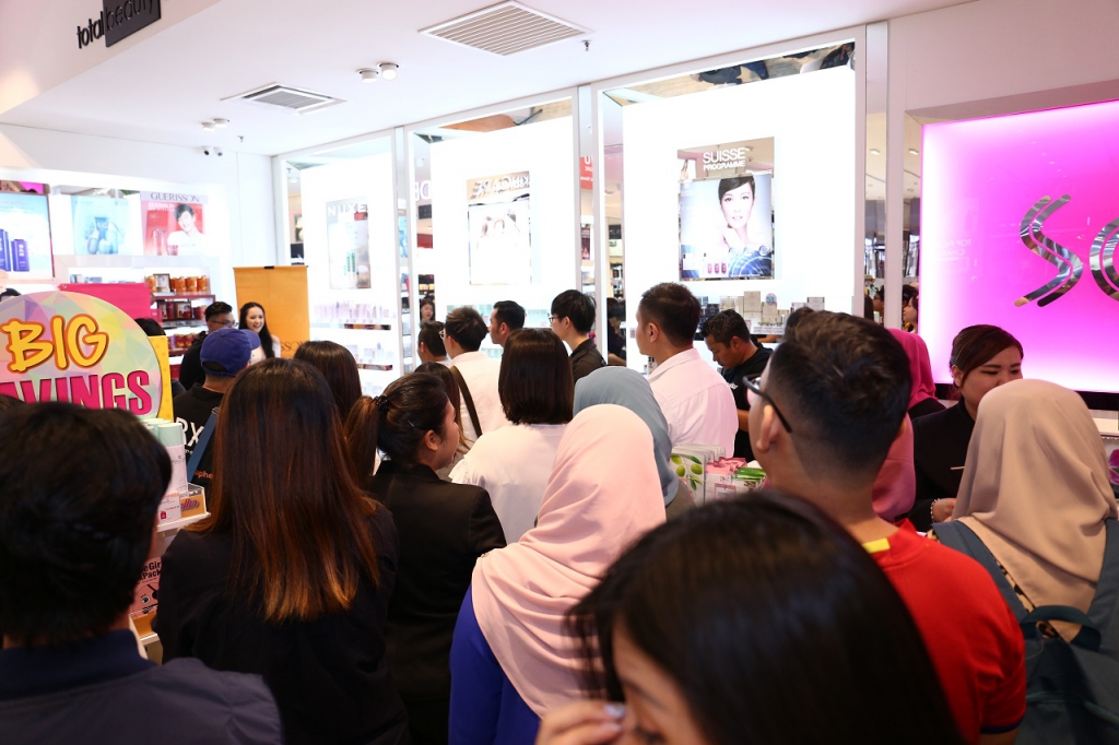 #Scenes: Popular Young Actress, Hannah Delisha Shares About Guerisson's New Red Ginseng Series To Her Fans At Sasa, IOI City Mall Putrajaya-Pamper.my