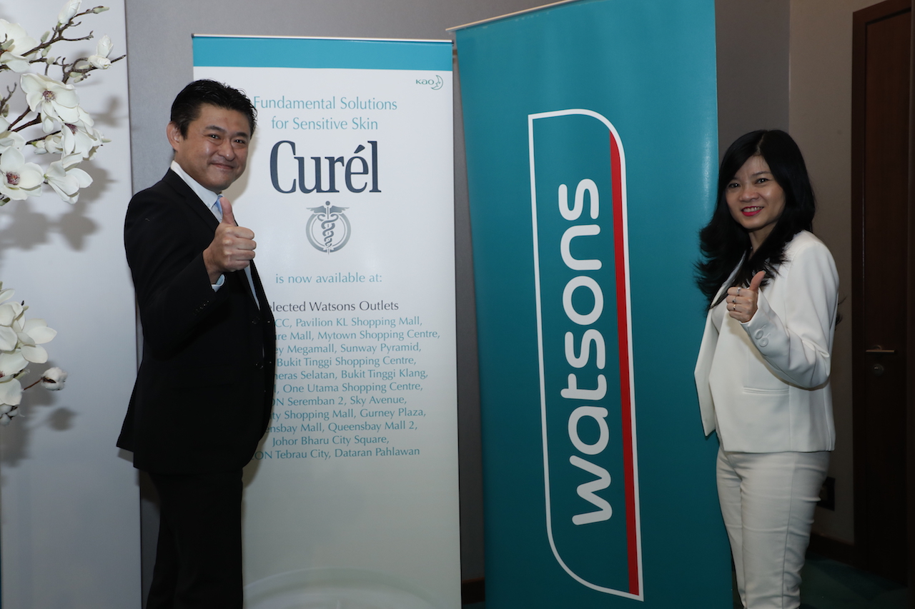 Mr. Masaki Fujiwara (President of KAO Malaysia), Ms. Caryn Loh (General Manager Country Head Watsons Malaysia). Curél is now available at selected Watson’s stores.