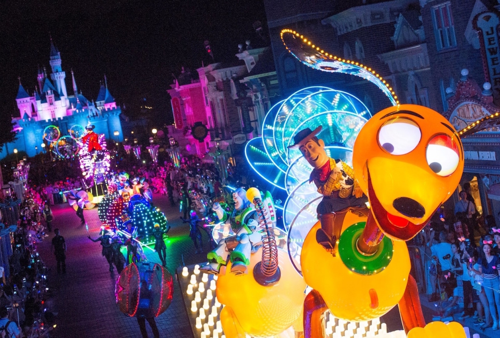 6. HKDL - Disney Paint the Night Parade Float_Toy Story Unit