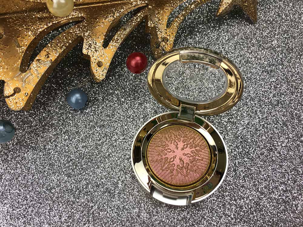 MAC Snow Ball Collection 2017, Extra Dimension Eye Shadow in Stylishly Merry-Pamper.My