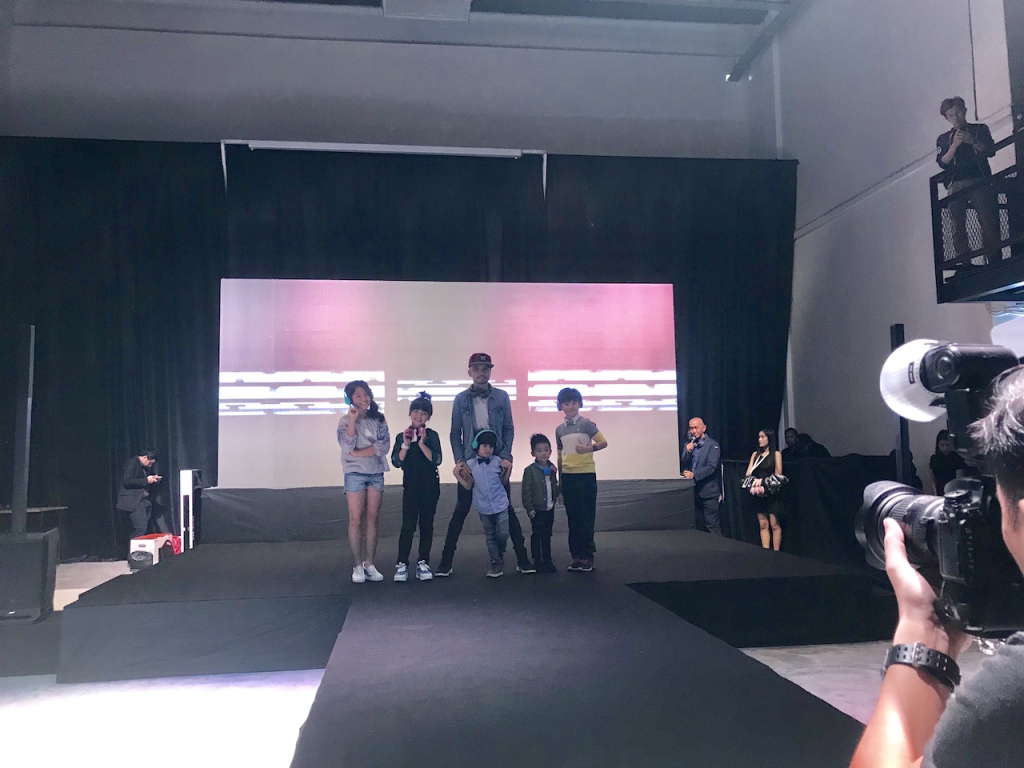 4 star kids - Arrianshah Akid Bin Shah Indrawn together with his singer dad Tomok, Nur Qistina Raiseh, Sarah Tan, Houson Ng and Jaco3oy were demonstrating new JBL Jr headphone series during the launch.