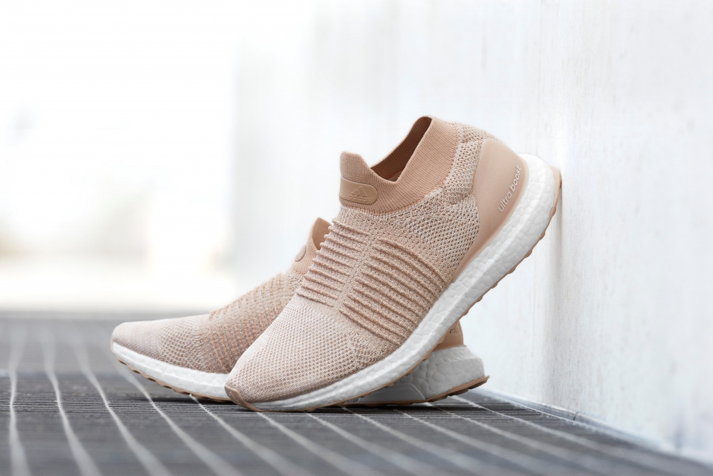 adidas Running UltraBOOST Laceless (1)-min