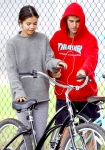 selena-gomez-justin-bieber-biking-8