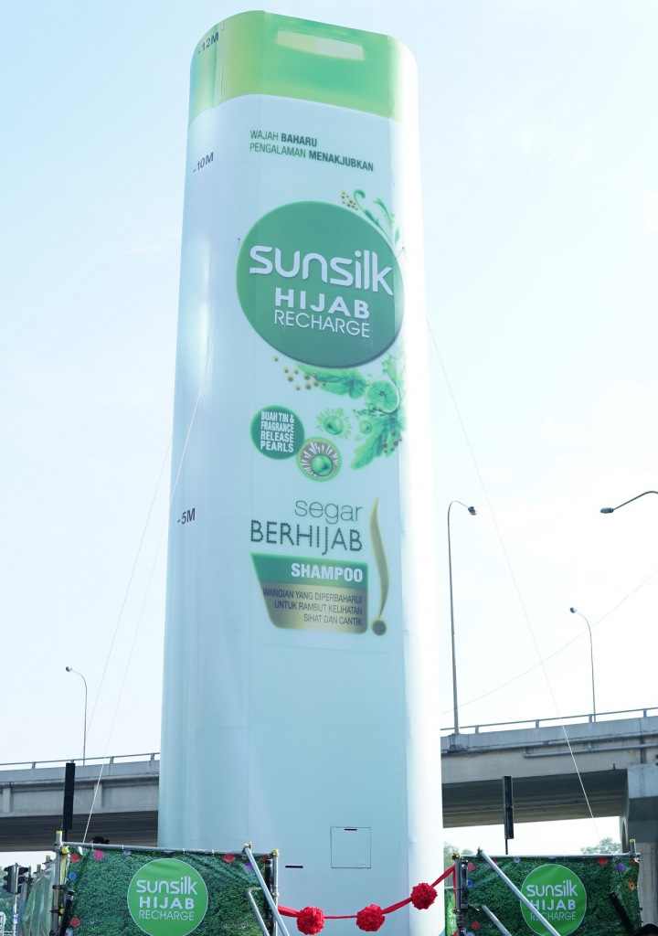 Snap A Photo With Sunsilk's Malaysian Book of Records Certified “Biggest Shampoo Bottle Replica” in Malaysia & Stand A Chance To Win An All-Expense Paid Trip To South Korea!-Pamper.my