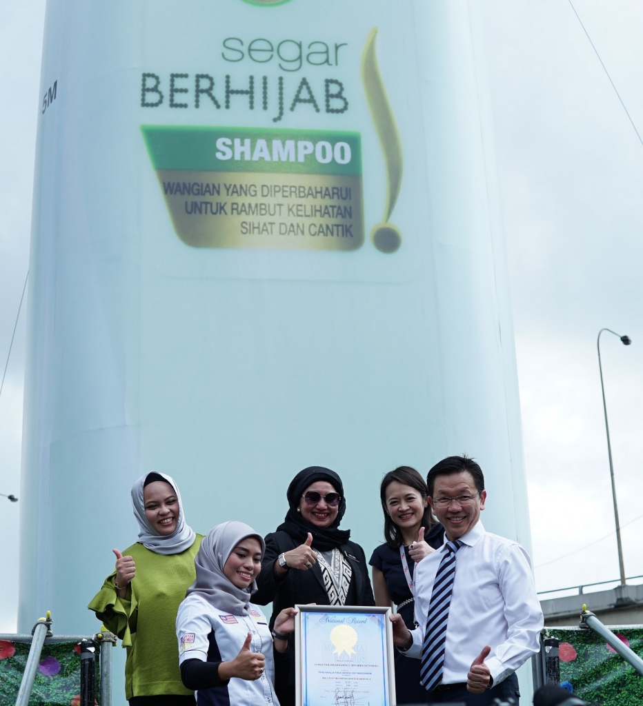 Snap A Photo With Sunsilk's Malaysian Book of Records Certified “Biggest Shampoo Bottle Replica” in Malaysia & Stand A Chance To Win An All-Expense Paid Trip To South Korea!-Pamper.my