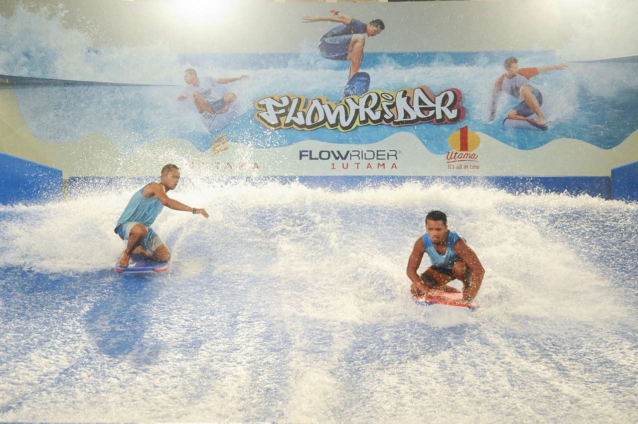 FlowRider Synchronized Riding Performance