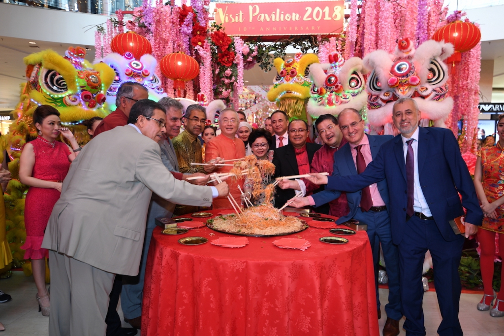 Encik Mohd Fareed bin Shaikh Alhabshi, Mr. Ravintharan Balakrishan, His Excellency Carlos Martins Ceglia, Datuk Musa Yusof, YB Datuk Seri Ir. Dr. Wee Ka Siong, Dato’ Maznah bin Abdul Jalil, Dato’ Frank Choo, Datuk Zulkefli Hj Sharif, Mr. Philip Ho, His Excellency E. Manuel Balaguer Salas, His Excellency Mohammed Reda Benkhaldoun were tossing together at the launch