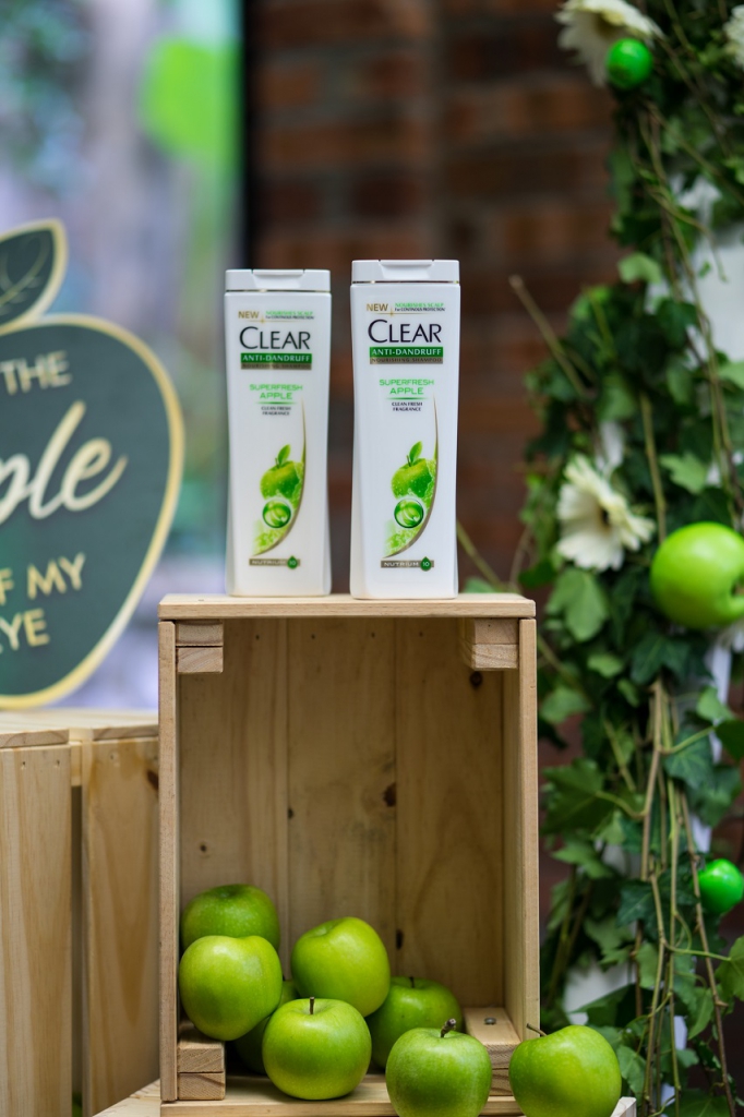 Keep Your Scalp And Hair Feeling Fresh As Apples All Day Long With The New CLEAR Superfresh Apple Shampoo-Pamper.my