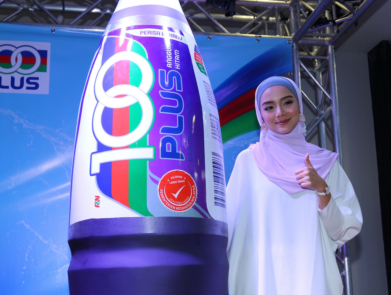 100PLUS Ambassador Mira Filzah with New 100PLUS Blackcurrant