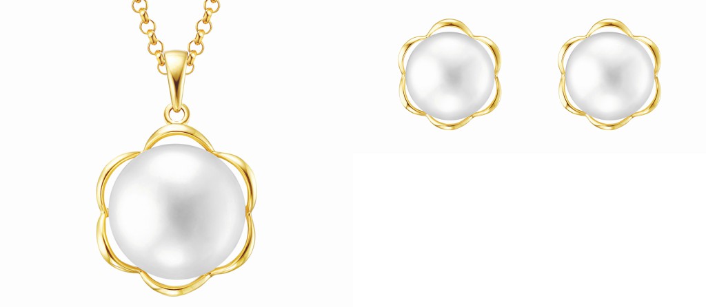 This set of jewellery comprises a pendant and a pair of earrings. The smooth sheen of each pearl is accentuated by the yellow gold floral shape that cradles the pearl and holds it in place.