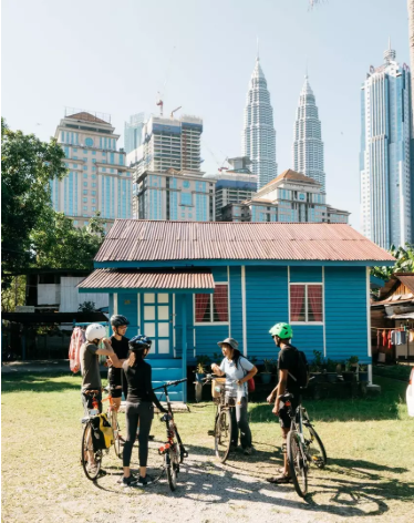 Airbnb Raya_Bike and bite with an explorer