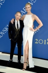 jasonwu-karliekloss-vogueint-4jun18-gettyimages-