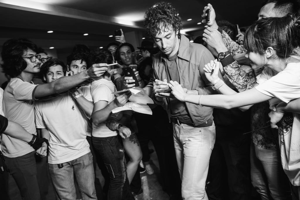 #Scenes: Albert Hammond Jr Brought His Rhythmic Beats During The U Mobile Exclusive Pre-Good Vibes Festival 2018 Party At The Bee, Publika-Pamper.my