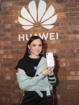 Hannah Delisha, the brand ambassador of HUAWEI nova posing at the launch of nova 3 and 3i