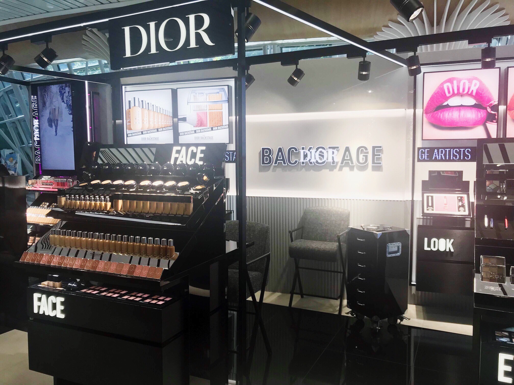 Dior backstage deals pop up