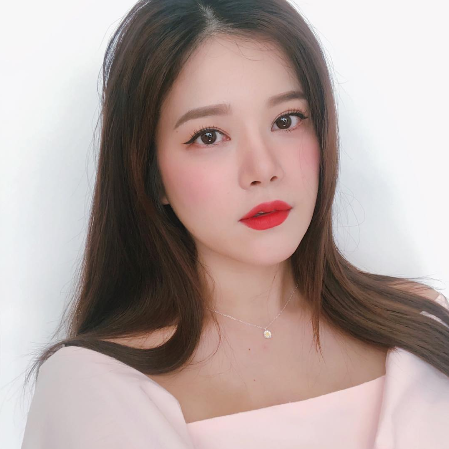 Korean Beauty Youtuber, So Young