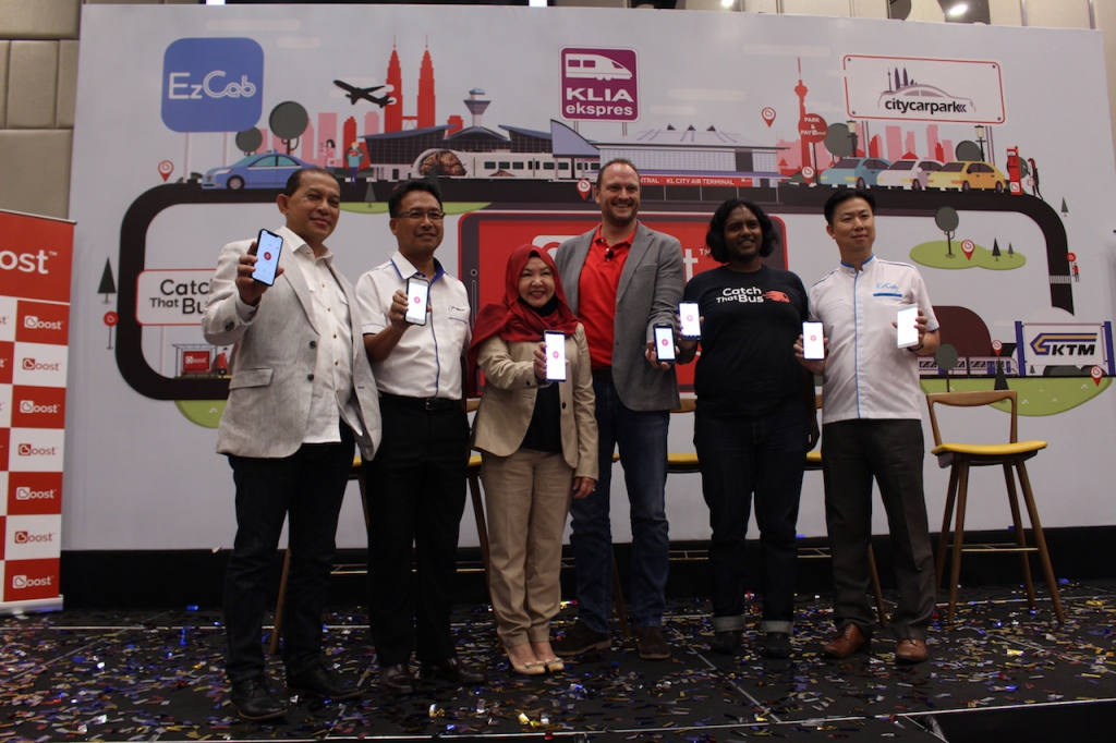 (L-R) Dato Haji Nik Haidi Nik Mohamad, CEO of CityCarPark,  En. Rani Hisham, CEO, KTMB, Pn. Noormah Mohd Noor, CEO, KLIA Ekspres, Mr Christopher Tiffin, CEO of Boost, Ashwin Jeyapalasingam, Co-Founder _ COO,CatchThatBus _ Mr. Raymond Yap, CEO, EZCab