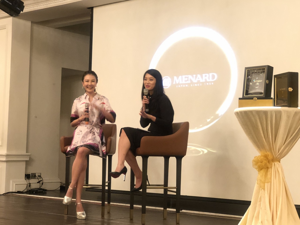 Tong Bing Yu shares her thoughts on the new Menard Authent Mask II to emcee, Sarah Lian and the guests.