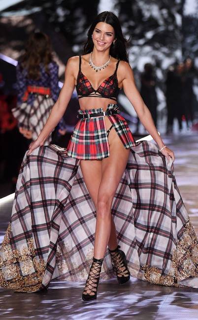 rs_634x1024-181108175301-634-2kendall-jenner-victorias-secret-fashion-show.ls.11818