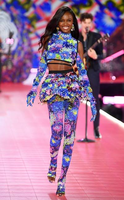 rs_634x1024-181108182655-634-Leomie-Anderson-victorias-secret-fashion-show.ls.11818