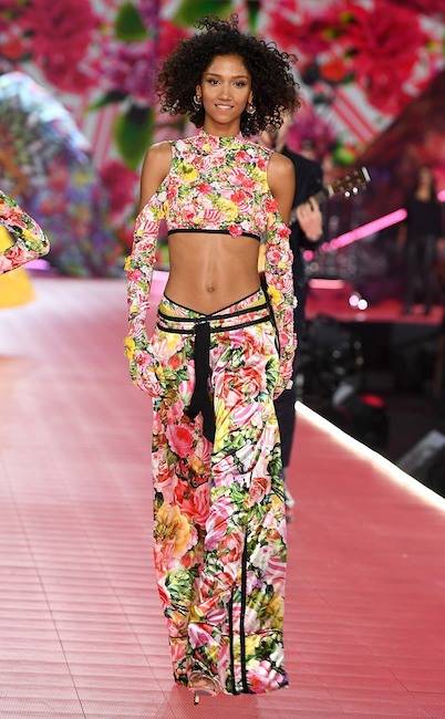 rs_634x1024-181108182938-634-Aiden-Curtiss-victorias-secret-fashion-show.ls.11818