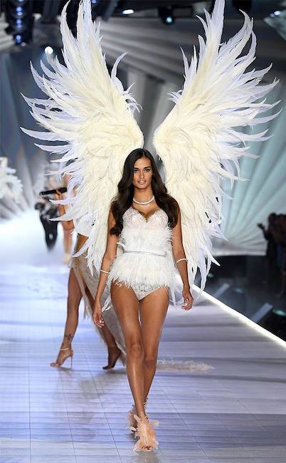 rs_634x1024-181108184544-634-Gizele-Oliveira-2018-victorias-secret-fashion-show-runway