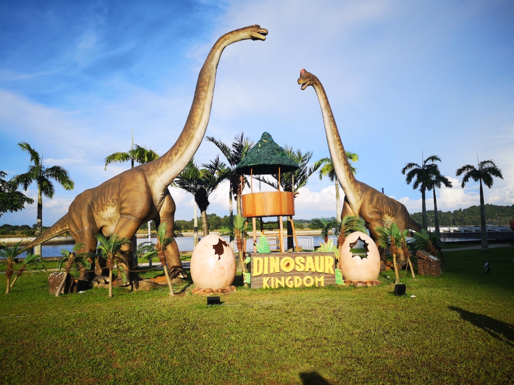 DINOSAUR KINGDOM 