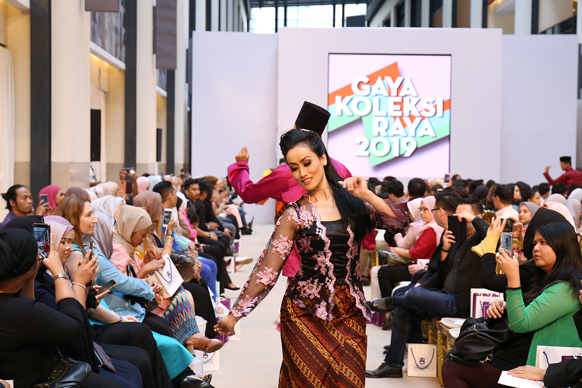 The opening dance by Budak Zapin Production performing traditional raya performance