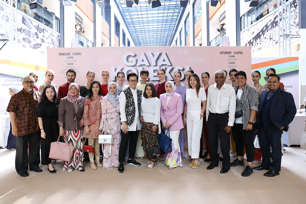 A group photo taken from Gaya Koleksi Raya Designers’ Collection Preview after the Media Launch.